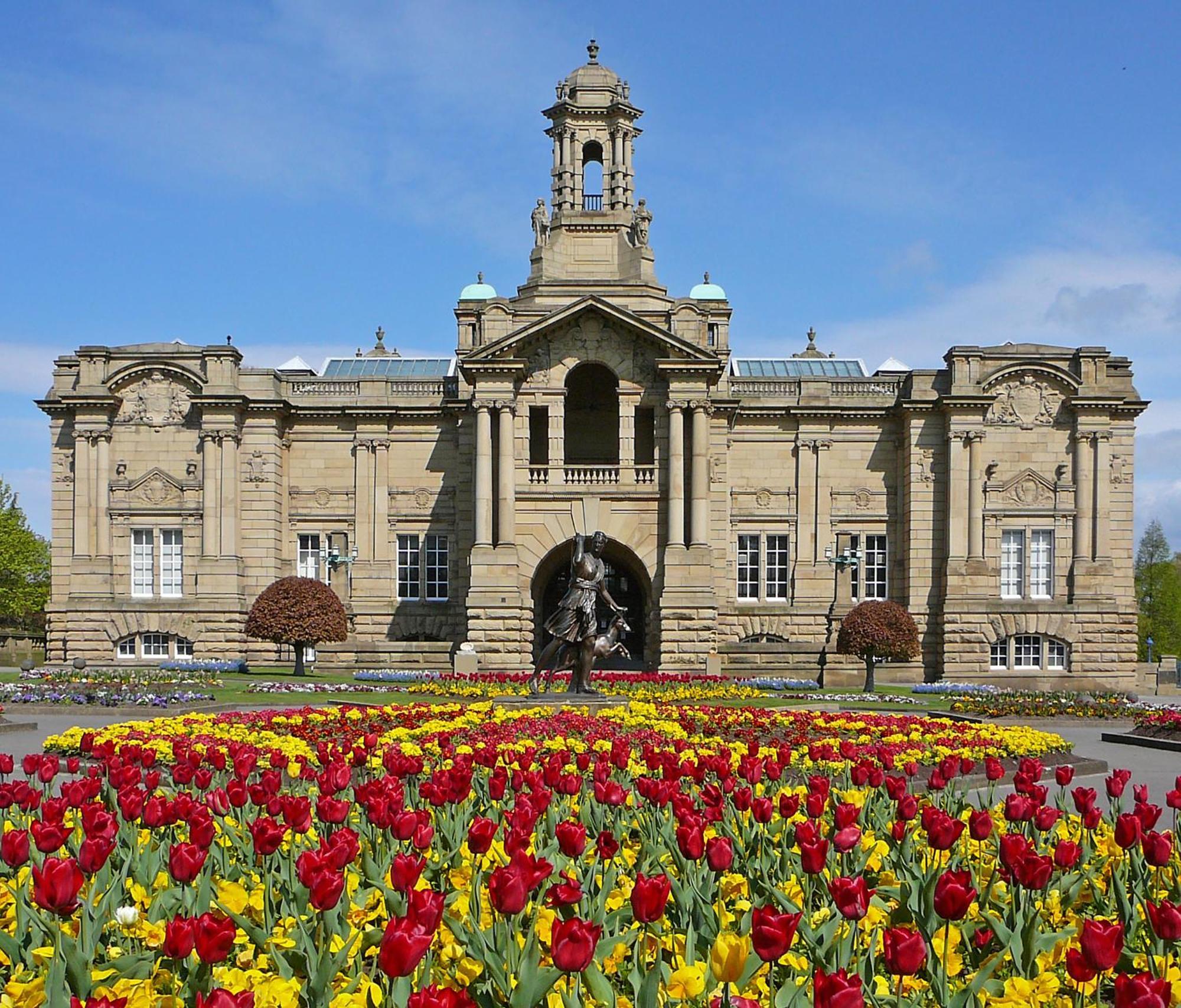 Stylish 4 Double Bedroom House In Bradford, Views Of Hillside And Parking Shipley  Exterior photo